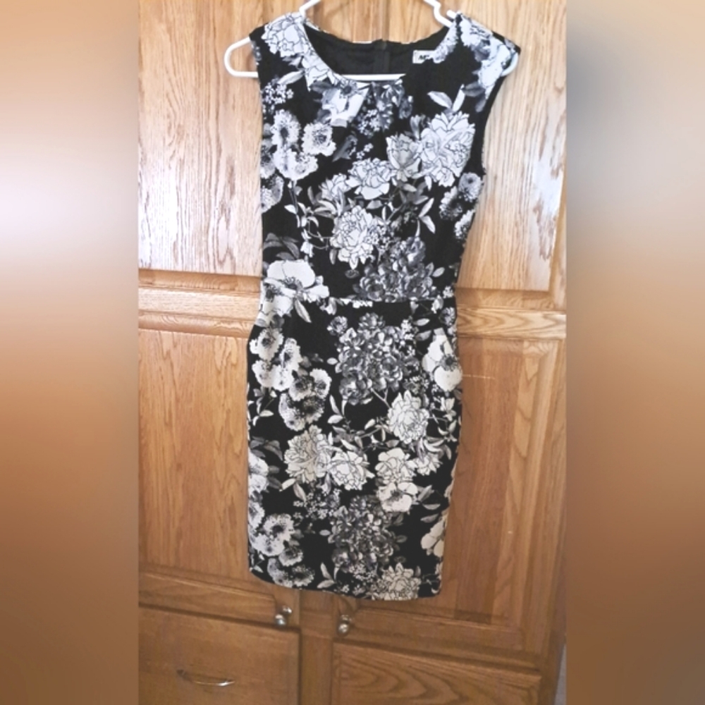 Beautiful dress by MYSTIC bust 34" size S